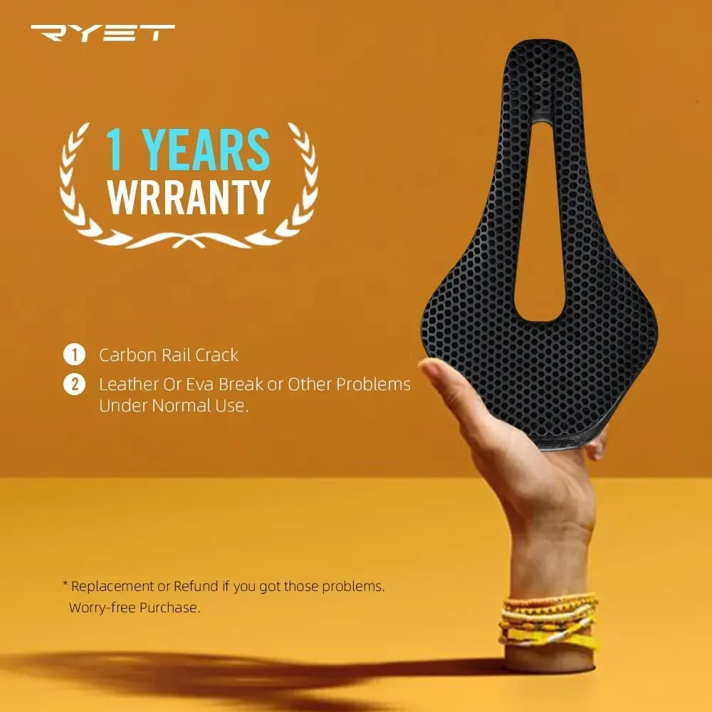 RYET 3D 프린트 안장을 손에 든 모습과 워런티 안내