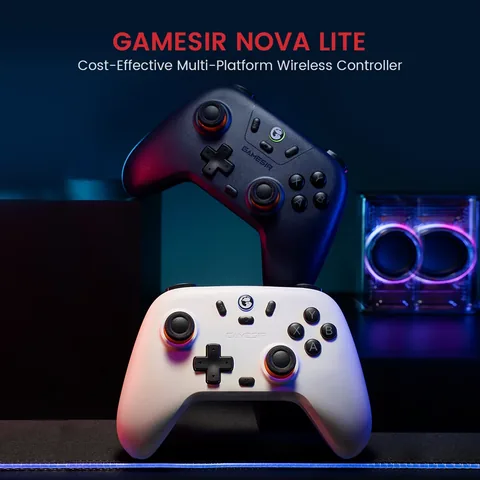 GameSir Nova Lite 블랙과 화이트 색상 제품 사진