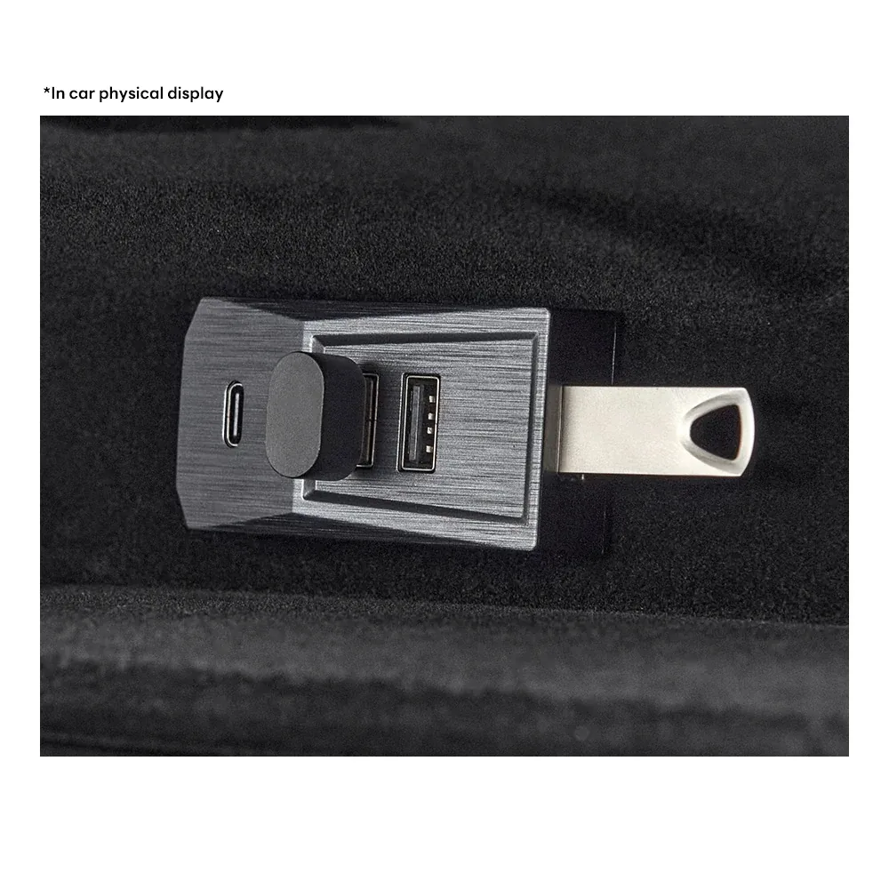 USB 허브에 게임 컨트롤러와 드라이브가 연결된 모습