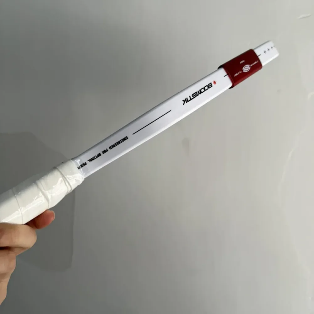라켓의 측면 프레임과 마감 상세