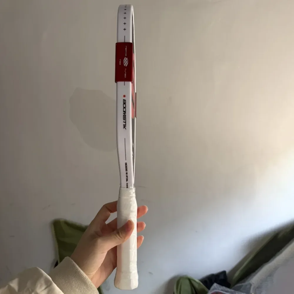 라켓의 측면 전체 모습